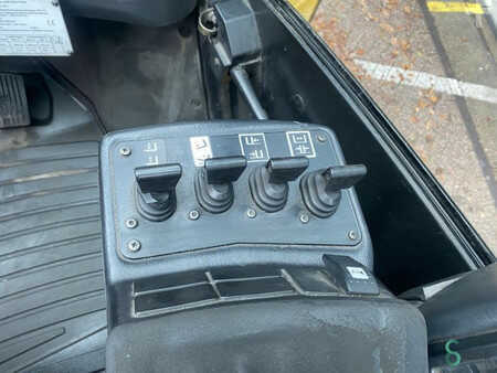 Dieselstapler 2013  Yale GDP 120 DC (12)