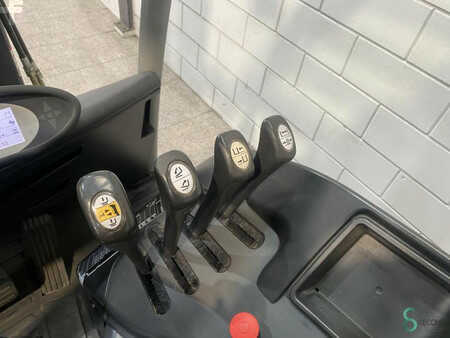 Chariots électriques à 4 roues 2012  Still RX60-25 (12)