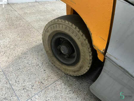 Chariots électriques à 4 roues 2012  Still RX60-25 (15)