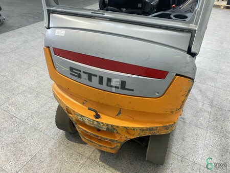 Chariots électriques à 4 roues 2012  Still RX60-25 (5)