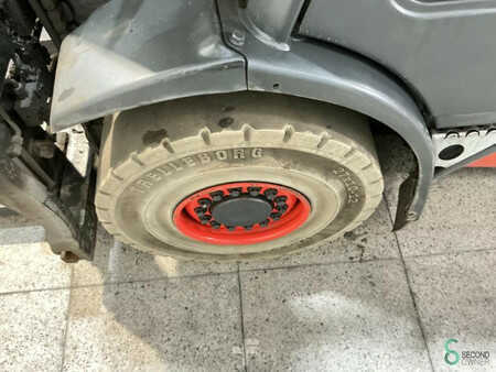 Gázüzemű targoncák 2019  Linde H35T (21)