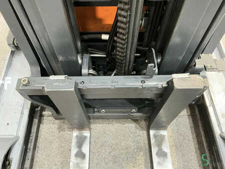 Reach Trucks 2017  Still FM-X14 (4)