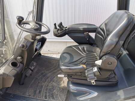 Treibgasstapler 2010 Linde H25T (3)