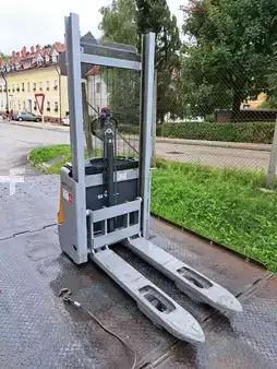Pallet Stackers 2014  Still EXV 10 Basic (1)