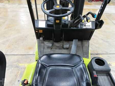 Propane Forklifts 1999  Clark CGC20 (6)