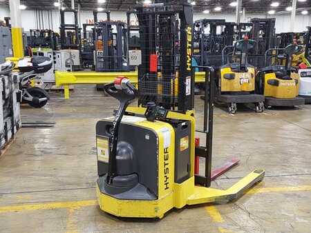 Stackers stand-on 2017  Hyster W30ZA2 (2)