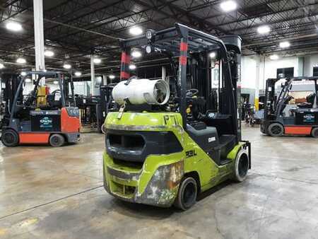 Propane Forklifts 2021  Clark S32C (2)