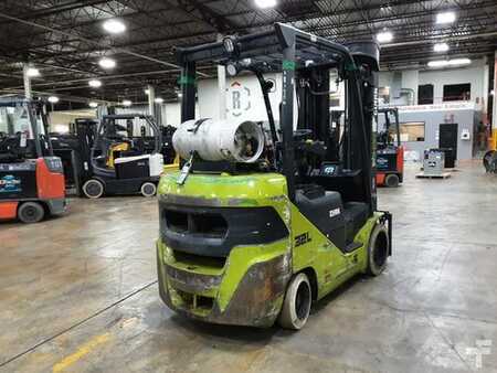 Propane Forklifts 2021  Clark S32C (2)