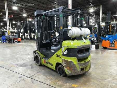 Propane Forklifts 2021  Clark S32C (3)