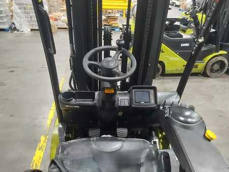 Propane Forklifts 2021  Clark S32C (6)