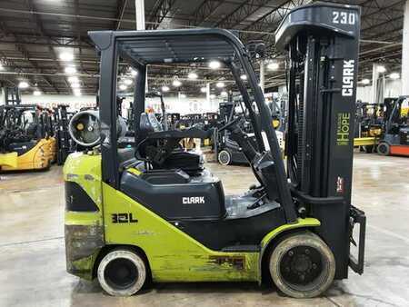 Propane Forklifts 2021  Clark S32C (1)