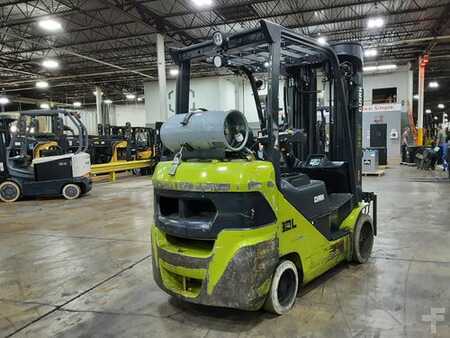 Propane Forklifts 2021  Clark S32C (2)