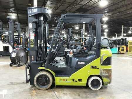 Propane Forklifts 2021  Clark S32C (4)