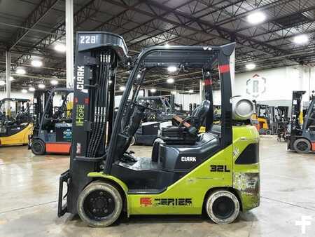 Propane Forklifts 2021  Clark S32C (4)