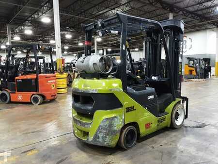 Propane Forklifts 2021  Clark S32C (2)