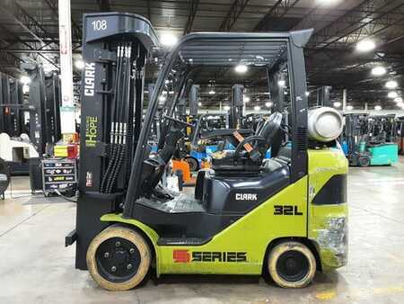 Propane Forklifts 2021  Clark S32C (4)