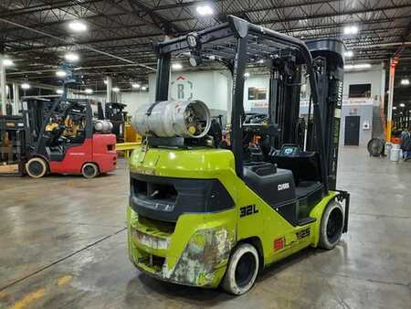 Propane Forklifts 2021  Clark S32C (2)