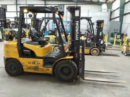 Propane Forklifts 2017  Hyundai 30L-7A (1)