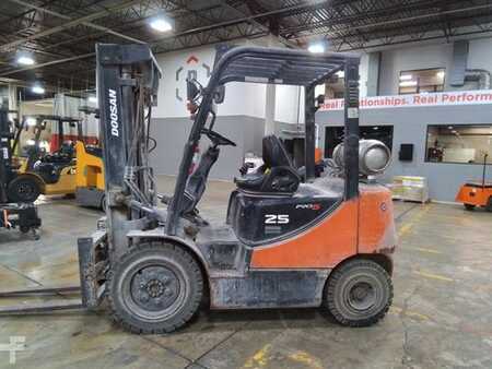 Carretilla elevadora GLP 2012  Doosan G25P-5 (4)