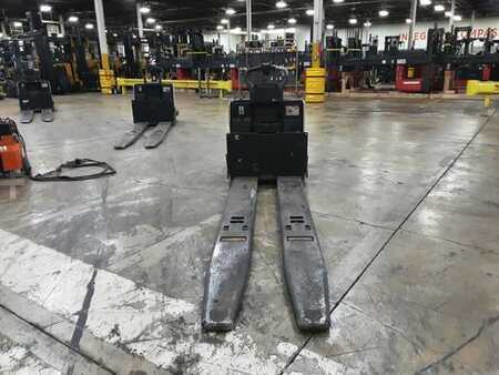 Electric Pallet Jacks 2011  Crown PE4500-80 (5)