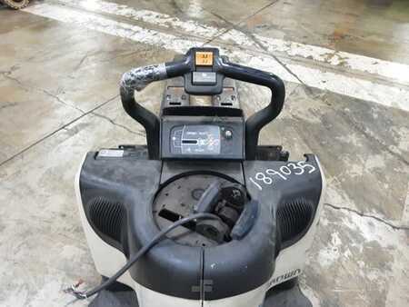 Electric Pallet Jacks 2011  Crown PE4500-80 (6)