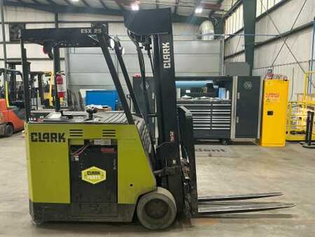 Stackers stand-on 2016  Clark ESX25 (1)