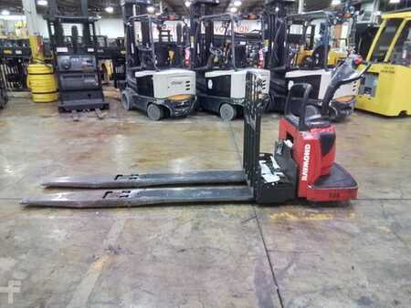 Electric Pallet Jacks 2018  Raymond 8410 (4)