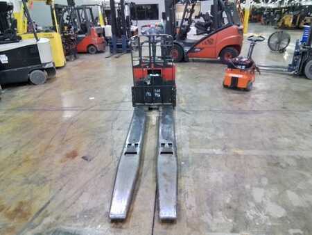 Electric Pallet Jacks 2018  Raymond 8410 (5)