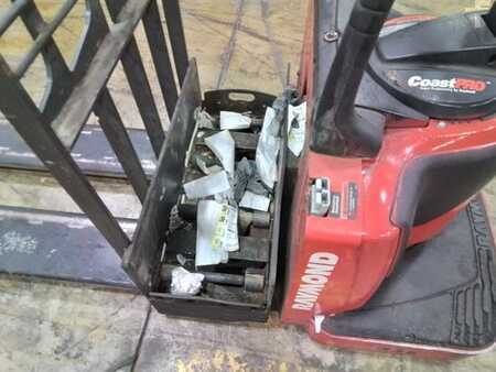 Electric Pallet Jacks 2018  Raymond 8410 (7)