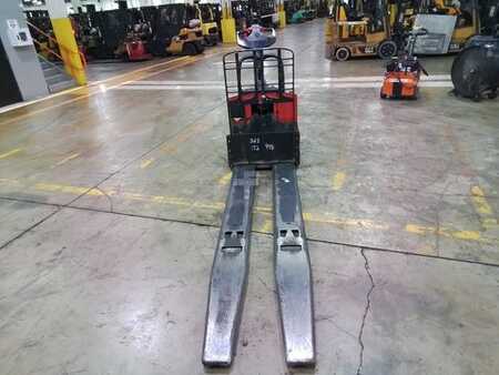 Electric Pallet Jacks 2018  Raymond 8410 (5)