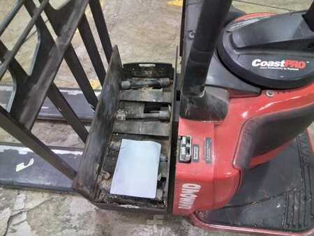 Electric Pallet Jacks 2018  Raymond 8410 (7)