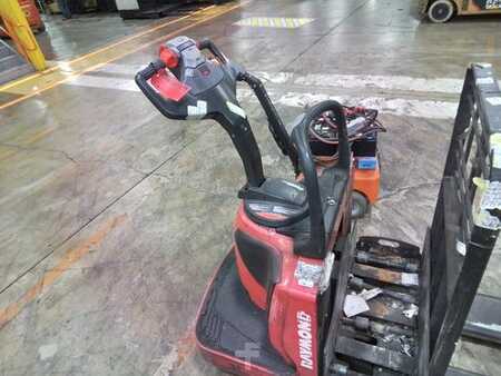 Electric Pallet Jacks 2019  Raymond 8410 (6)