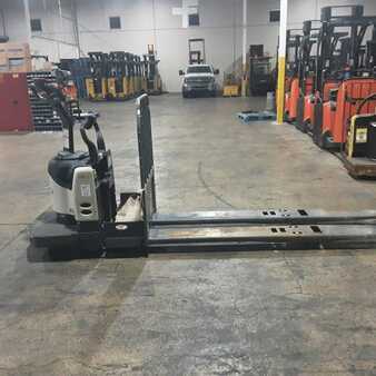 Electric Pallet Jacks 2010  Crown PE4000-80 (1)