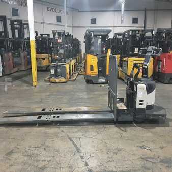 Electric Pallet Jacks 2010  Crown PE4000-80 (4)