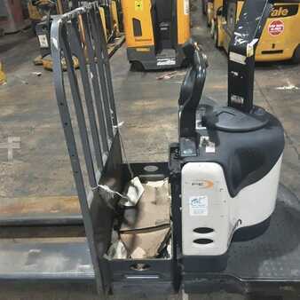 Electric Pallet Jacks 2010  Crown PE4000-80 (7)