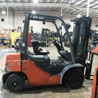 Propane Forklifts 2013  Toyota 8FGU25 (1)