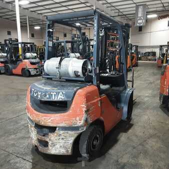 Propane Forklifts 2013  Toyota 8FGU25 (2)