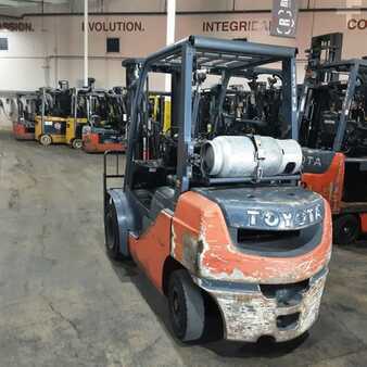 Propane Forklifts 2013  Toyota 8FGU25 (3)