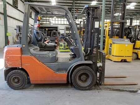 Propane Forklifts 2013  Toyota 8FGU25 (1)