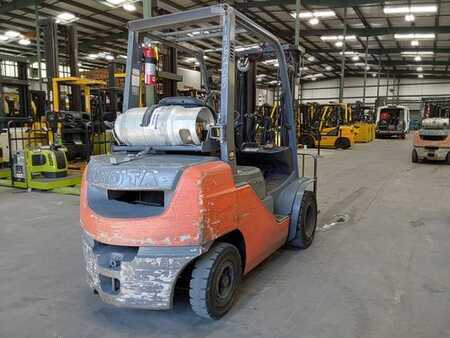 Propane Forklifts 2013  Toyota 8FGU25 (2)