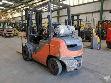 Propane Forklifts 2013  Toyota 8FGU25 (3)