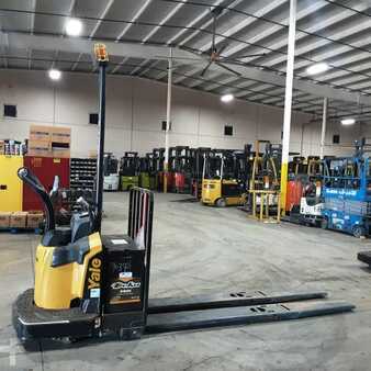 Electric Pallet Jacks 2020  Yale MPE080 (1)