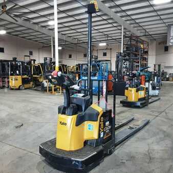 Electric Pallet Jacks 2020  Yale MPE080 (2)