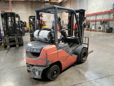 Propane Forklifts 2014  Toyota 8FGU25 (2)