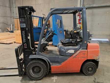 Propane Forklifts 2014  Toyota 8FGU25 (4)