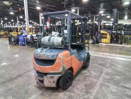 Propane Forklifts 2013  Toyota 8FGU25 (2)