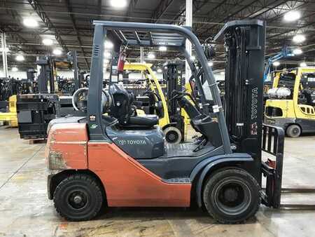 Propane Forklifts 2014  Toyota 8FGU25 (1)