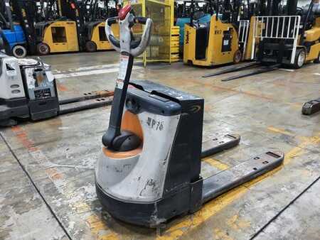 Electric Pallet Jacks 2010  Crown WP2335-45 (2)