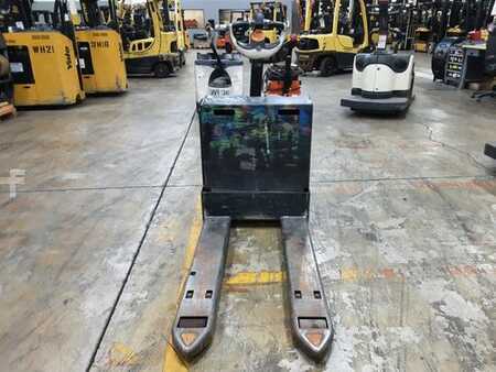 Electric Pallet Jacks 2010  Crown WP2335-45 (5)