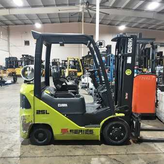 Propane Forklifts 2018  Clark S25CL (1)